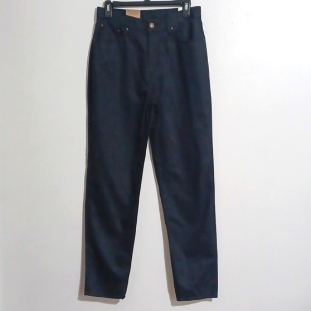 NWT - W28, L30 black pants. LEVIs "High-Waisted Mom Jeans" Casual